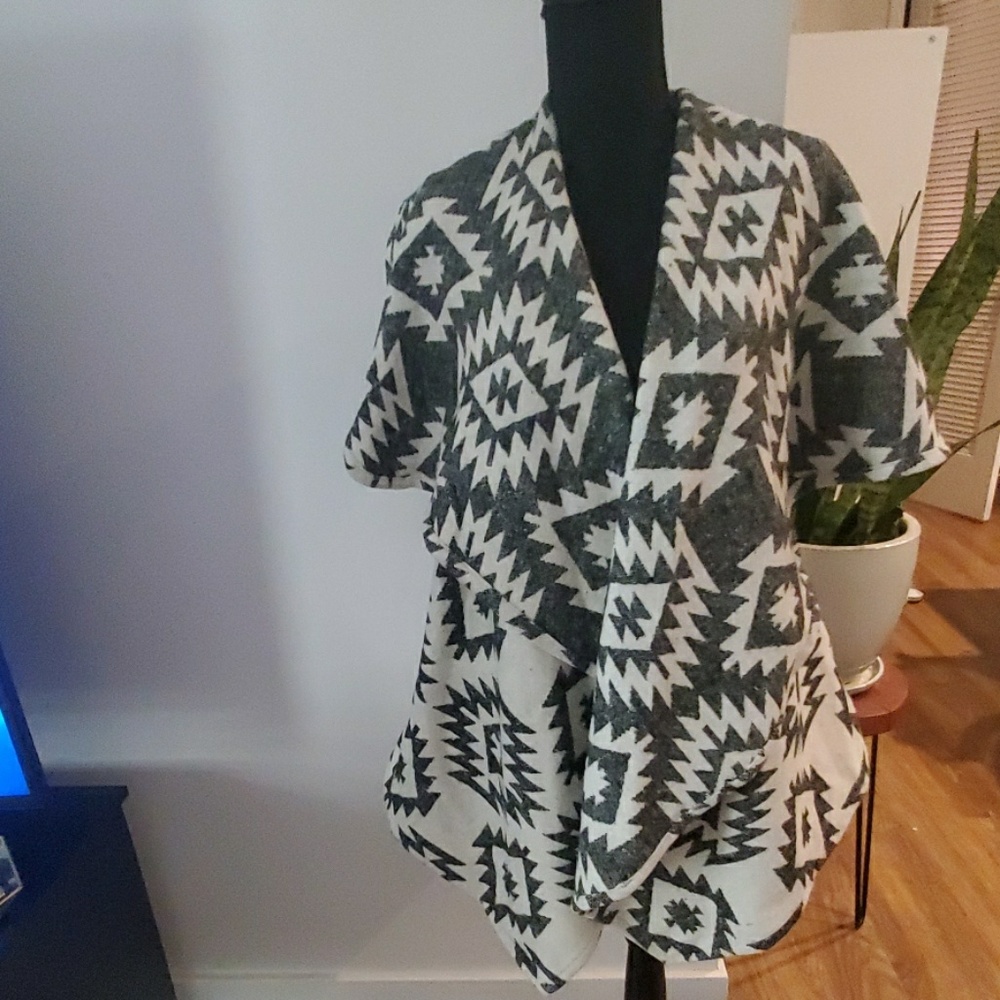 Aztec sleeveless Paumcho